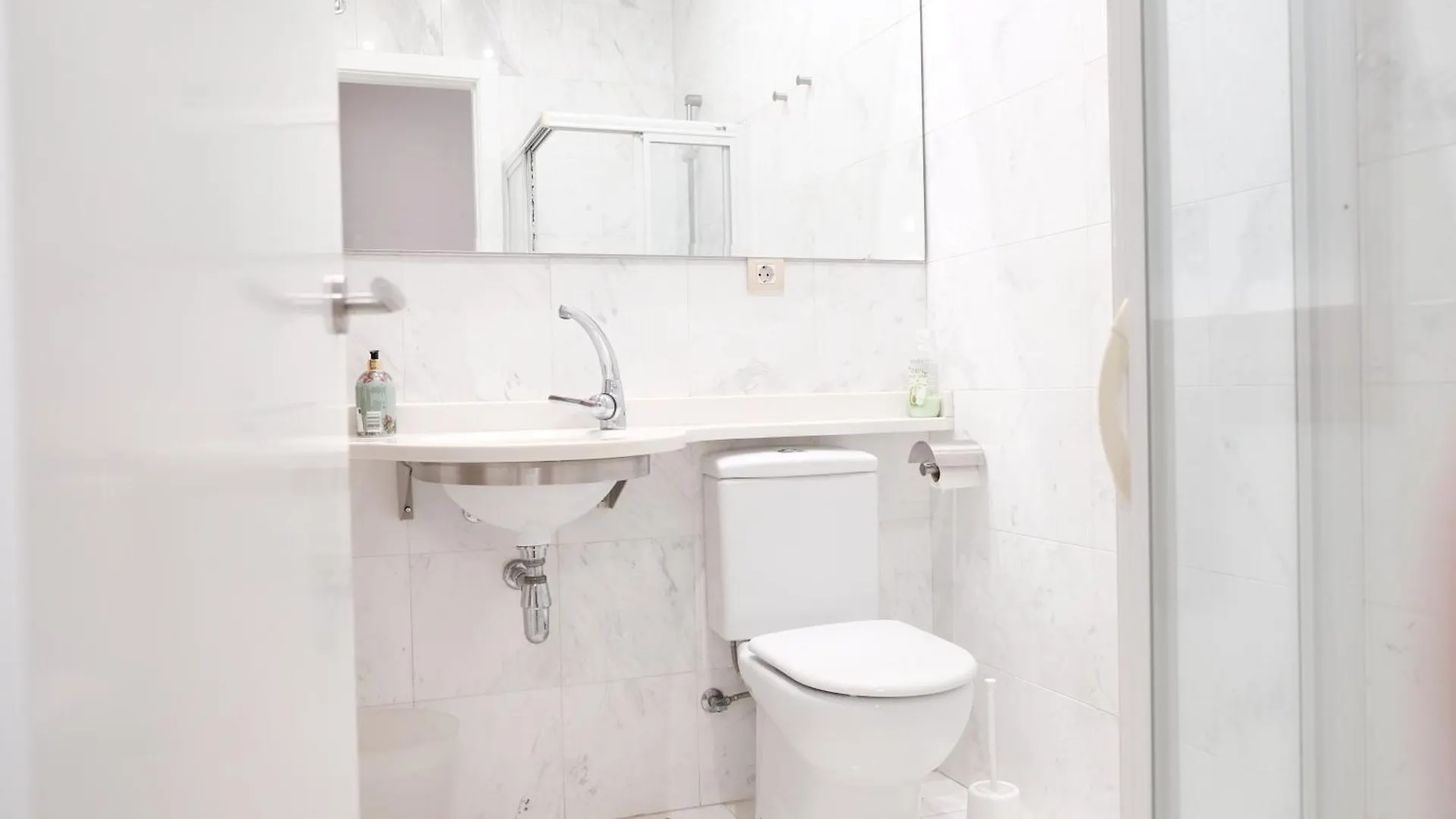 Lejlighed Exclusive Beachfront Haven In Costa Brava Lloret de Mar
